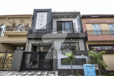 05 Marla Ultra Luxurious Modern Design Owner Build House For Sale