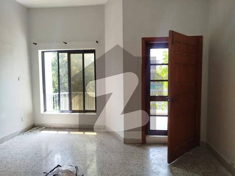 F-10 Upper Portion 3 Bed F-10 Upper Portion 3 Bed