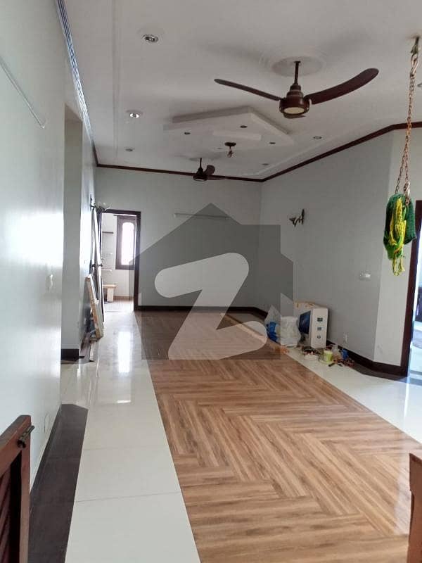 300 Yards 5 Bedrooms House In Phase 7