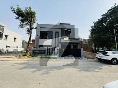 7 Marla Ultra Advance Modern Smart Features Designer Brand New House Available for sale Meeting With Direct Owner 7 Marla Ultra Advance Modern Smart Features Designer Brand New House Available for sale Meeting With Direct Owner