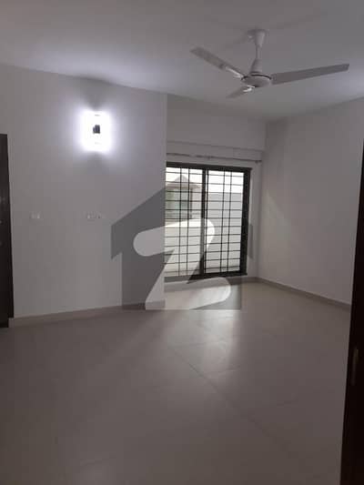 عسکری 10 - سیکٹر ایف عسکری 10,عسکری,لاہور میں 3 کمروں کا 10 مرلہ فلیٹ 1.35 لاکھ میں کرایہ پر دستیاب ہے۔