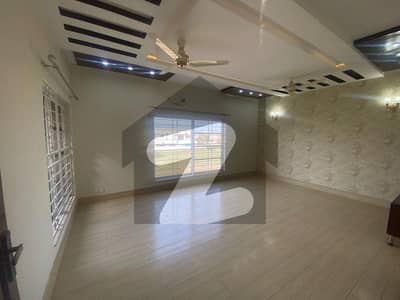 ڈی ایچ اے فیز 2 ڈیفنس (ڈی ایچ اے),لاہور میں 6 کمروں کا 2 کنال مکان 5.5 لاکھ میں کرایہ پر دستیاب ہے۔