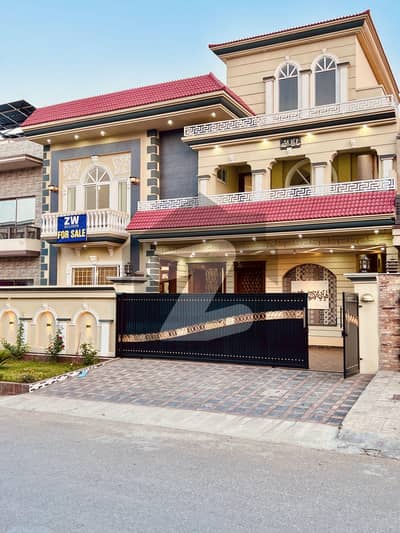 Beautiful Spanish Front Elevation House For Sale, Ideal Location, Near Family Park