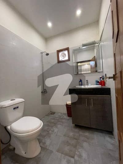 کلفٹن ۔ بلاک 4 کلفٹن,کراچی میں 3 کمروں کا 9 مرلہ فلیٹ 1.8 لاکھ میں کرایہ پر دستیاب ہے۔