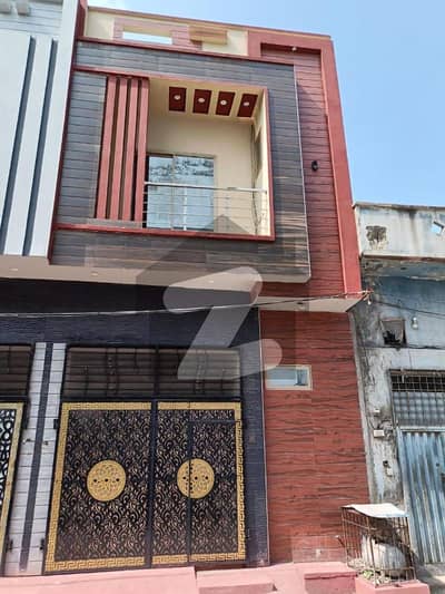 کشمیر روڈ گوجرانوالہ میں 4 کمروں کا 3 مرلہ مکان 1.5 کروڑ میں برائے فروخت۔