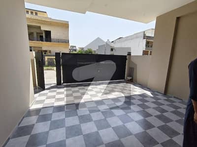 ایم پی سی ایچ ایس - بلاک سی ایم پی سی ایچ ایس ۔ ملٹی گارڈنز,بی ۔ 17,اسلام آباد میں 4 کمروں کا 8 مرلہ مکان 3.5 کروڑ میں برائے فروخت۔ ایم پی سی ایچ ایس - بلاک سی ایم پی سی ایچ ایس ۔ ملٹی گارڈنز,بی ۔ 17,اسلام آباد میں 4 کمروں کا 8 مرلہ مکان 3.5 کروڑ میں برائے فروخت۔