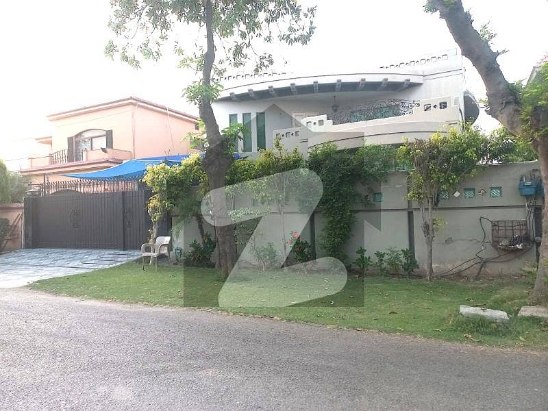 One Kanal Used Modern Design Bungalow For Sale At Prime Location Of DHA Lahore Near To Park & Commercial Market