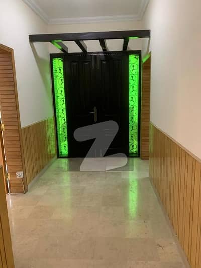 آئی ۔ 8/3 آئی ۔ 8,اسلام آباد میں 4 کمروں کا 1 کنال بالائی پورشن 2.15 لاکھ میں کرایہ پر دستیاب ہے۔