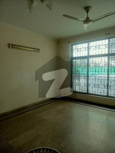 ڈی ایچ اے فیز 4 ڈیفنس (ڈی ایچ اے),لاہور میں 5 کمروں کا 1 کنال مکان 2.2 لاکھ میں کرایہ پر دستیاب ہے۔