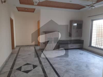 3 Beds 1 Kanal Prime Location Upper Portion for Rent in Ex Park View DHA Phase 8 Lahore.