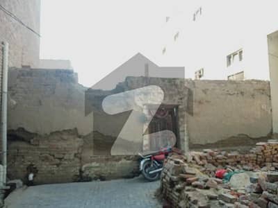 شاہی باغ روڈ شکار پور میں 9 مرلہ رہائشی پلاٹ 1.04 کروڑ میں برائے فروخت۔