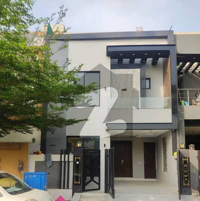 5 Marla Facing Park (The Best View) Modern Designed House For Sale In Lake City With Reasonable Price 5 Marla Facing Park (The Best View) Modern Designed House For Sale In Lake City With Reasonable Price