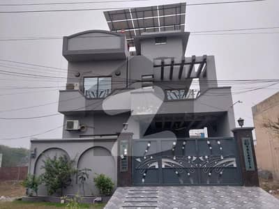 House For Sale In Valencia Town Lahore With 10 Kw Solar Panel On Grid Green Meter And 6 KW Hybrid Solar Panel Installed. House For Sale In Valencia Town Lahore With 10 Kw Solar Panel On Grid Green Meter And 6 KW Hybrid Solar Panel Installed.