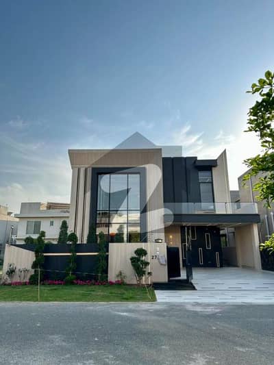 1 KANAL MOST BEAUTIFUL DESIGNER HOUSE FOR SALE NEAR TO PARK