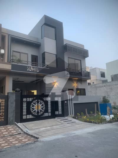 سٹی ہاؤسنگ سوسائٹی گوجرانوالہ میں 4 کمروں کا 6 مرلہ مکان 1.75 کروڑ میں برائے فروخت۔