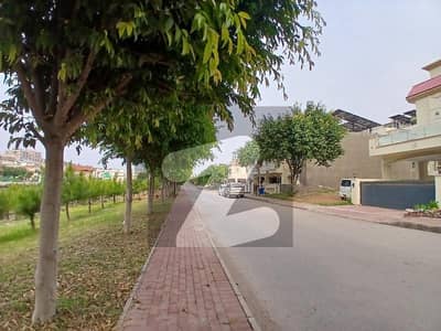 بحریہ انکلیو بحریہ ٹاؤن,اسلام آباد میں 10 مرلہ رہائشی پلاٹ 1.85 کروڑ میں برائے فروخت۔
