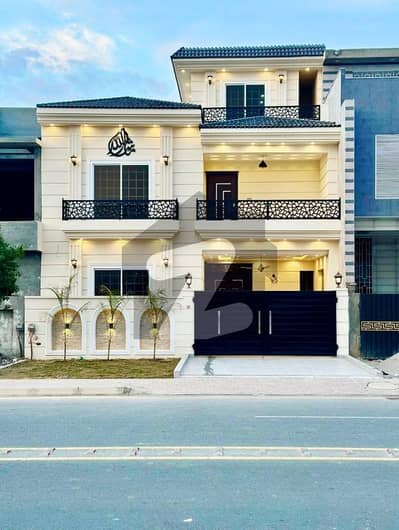 7 Marla House For Sale In The Perfect Location Of New Metro City