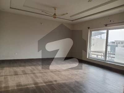 بحریہ ٹاؤن فیز 8 بحریہ ٹاؤن راولپنڈی,راولپنڈی میں 3 کمروں کا 1 کنال بالائی پورشن 80.0 ہزار میں کرایہ پر دستیاب ہے۔ بحریہ ٹاؤن فیز 8 بحریہ ٹاؤن راولپنڈی,راولپنڈی میں 3 کمروں کا 1 کنال بالائی پورشن 80.0 ہزار میں کرایہ پر دستیاب ہے۔