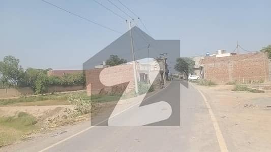 کاہنہ لاہور میں 4 کنال کمرشل پلاٹ 3.2 کروڑ میں برائے فروخت۔