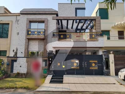 بحریہ ٹاؤن عمر بلاک بحریہ ٹاؤن سیکٹر B,بحریہ ٹاؤن,لاہور میں 5 کمروں کا 8 مرلہ مکان 2.3 کروڑ میں برائے فروخت۔ بحریہ ٹاؤن عمر بلاک بحریہ ٹاؤن سیکٹر B,بحریہ ٹاؤن,لاہور میں 5 کمروں کا 8 مرلہ مکان 2.3 کروڑ میں برائے فروخت۔