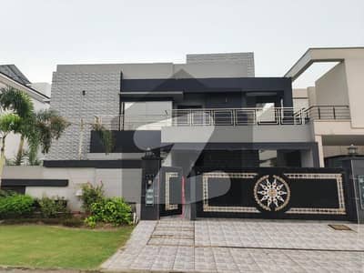 لیک سٹی ۔ سیکٹر ایم ۔ 3 لیک سٹی,رائیونڈ روڈ,لاہور میں 6 کمروں کا 1 کنال مکان 6.75 کروڑ میں برائے فروخت۔ لیک سٹی ۔ سیکٹر ایم ۔ 3 لیک سٹی,رائیونڈ روڈ,لاہور میں 6 کمروں کا 1 کنال مکان 6.75 کروڑ میں برائے فروخت۔