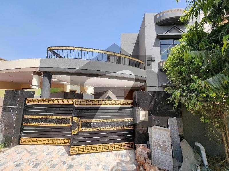 7.5 MARLA LUXURY HOUSE AVAILABLE FOR SALE 7.5 MARLA LUXURY HOUSE AVAILABLE FOR SALE