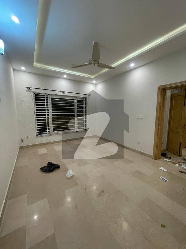8 MARLA HOUSE AVAILABLE FOR RENT 8 MARLA HOUSE AVAILABLE FOR RENT
