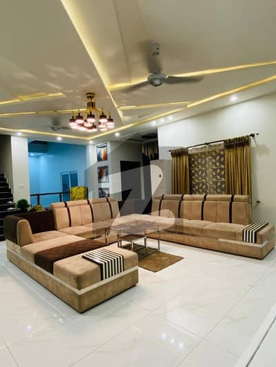 یونیورسٹی ٹاؤن فیصل آباد میں 6 کمروں کا 1 کنال مکان 10.0 کروڑ میں برائے فروخت۔