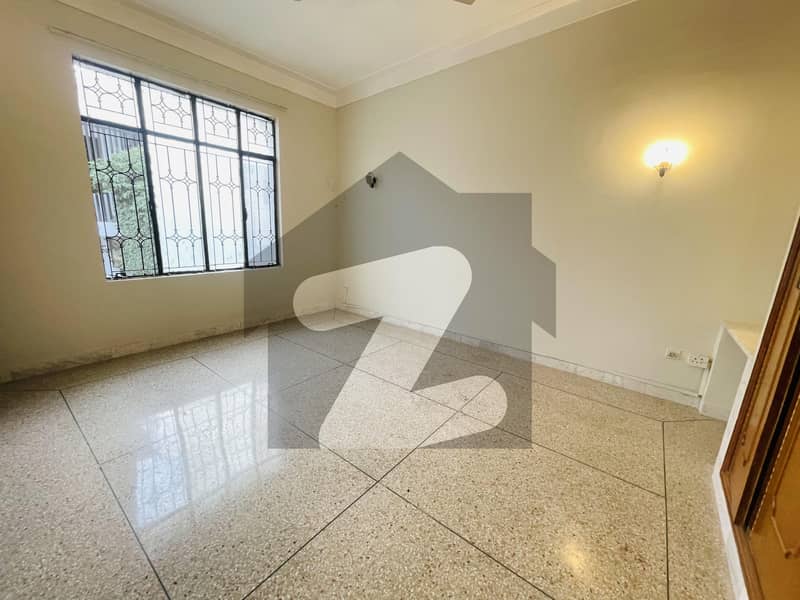 ای ۔ 7 اسلام آباد میں 4 کمروں کا 1 کنال مکان 4.5 لاکھ میں کرایہ پر دستیاب ہے۔ ای ۔ 7 اسلام آباد میں 4 کمروں کا 1 کنال مکان 4.5 لاکھ میں کرایہ پر دستیاب ہے۔