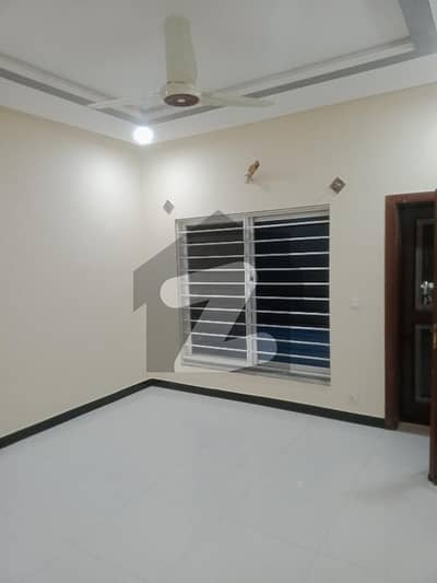 جی ۔ 13 اسلام آباد میں 2 کمروں کا 8 مرلہ زیریں پورشن 70.0 ہزار میں کرایہ پر دستیاب ہے۔