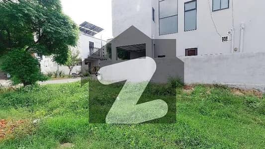 ڈی ایچ اے فیز 7 - بلاک آر فیز 7,ڈیفنس (ڈی ایچ اے),لاہور میں 1 کنال رہائشی پلاٹ 4.25 کروڑ میں برائے فروخت۔ ڈی ایچ اے فیز 7 - بلاک آر فیز 7,ڈیفنس (ڈی ایچ اے),لاہور میں 1 کنال رہائشی پلاٹ 4.25 کروڑ میں برائے فروخت۔