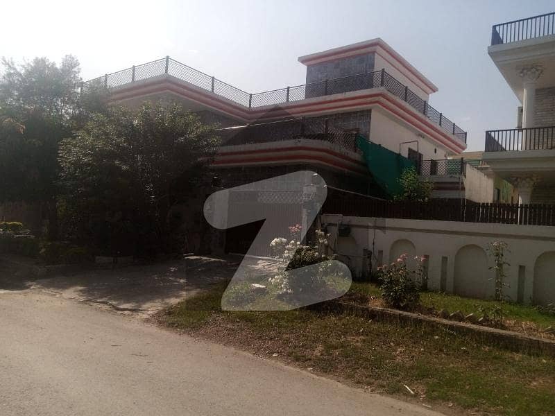 I-8 Beautiful Ground With Servant Separate Gate For Rent I-8 Beautiful Ground With Servant Separate Gate For Rent