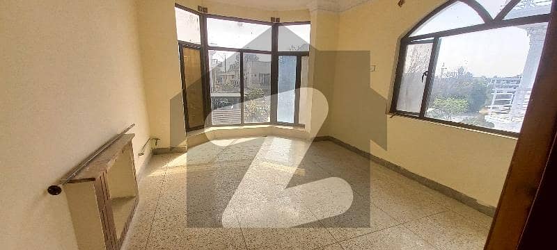 ایف ۔ 11 اسلام آباد میں 5 کمروں کا 1 کنال مکان 4.3 لاکھ میں کرایہ پر دستیاب ہے۔ ایف ۔ 11 اسلام آباد میں 5 کمروں کا 1 کنال مکان 4.3 لاکھ میں کرایہ پر دستیاب ہے۔