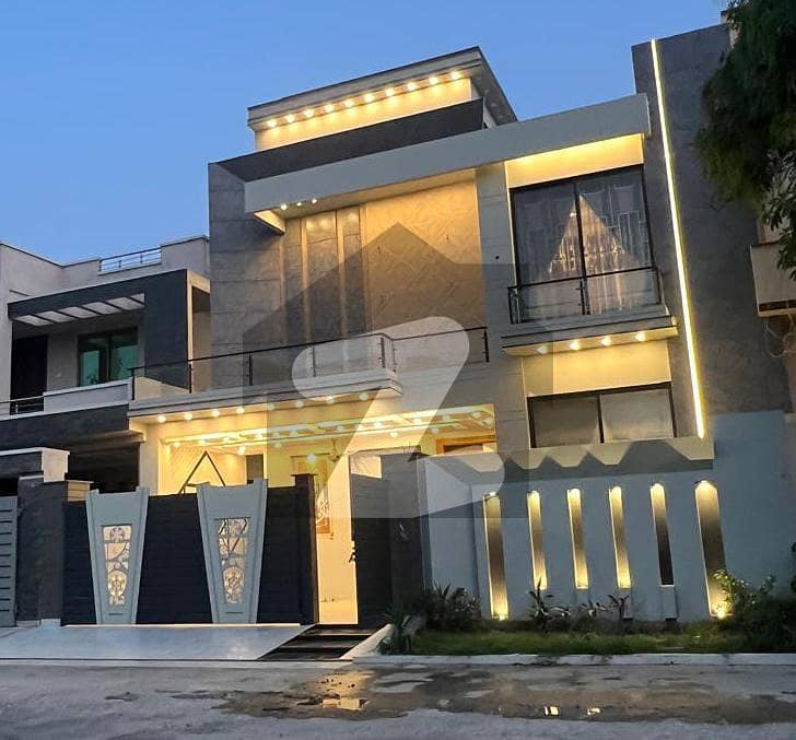 ڈی سی کالونی گوجرانوالہ میں 5 کمروں کا 10 مرلہ مکان 4.5 کروڑ میں برائے فروخت۔ ڈی سی کالونی گوجرانوالہ میں 5 کمروں کا 10 مرلہ مکان 4.5 کروڑ میں برائے فروخت۔
