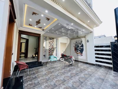 10 Marla Luxurious House For sale in J Block