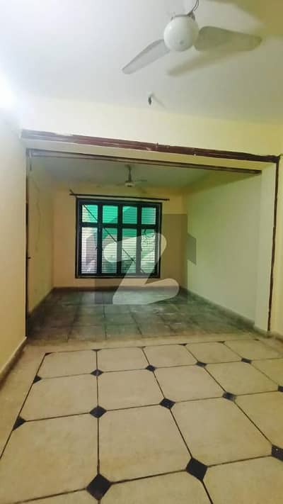 10 Marla Lower Portion Available For Rent