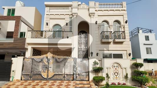 Prime Location House Of 10 Marla Is Available For sale Prime Location House Of 10 Marla Is Available For sale