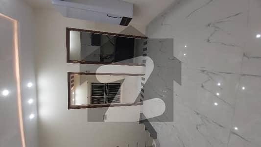 بحریہ ٹاؤن سیکٹر ای بحریہ ٹاؤن,لاہور میں 3 کمروں کا 6 مرلہ مکان 1.99 کروڑ میں برائے فروخت۔