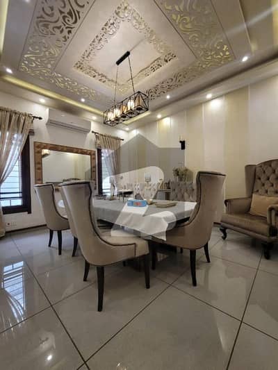 ڈی ایچ اے فیز 5 ڈی ایچ اے ڈیفینس,کراچی میں 1 کنال مکان 14.95 کروڑ میں برائے فروخت۔