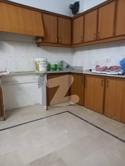 Portion Available for rent 1st floor Gulshan-e-iqbal block 6 400 yard 3Bed drawing dinning Portion Available for rent 1st floor Gulshan-e-iqbal block 6 400 yard 3Bed drawing dinning