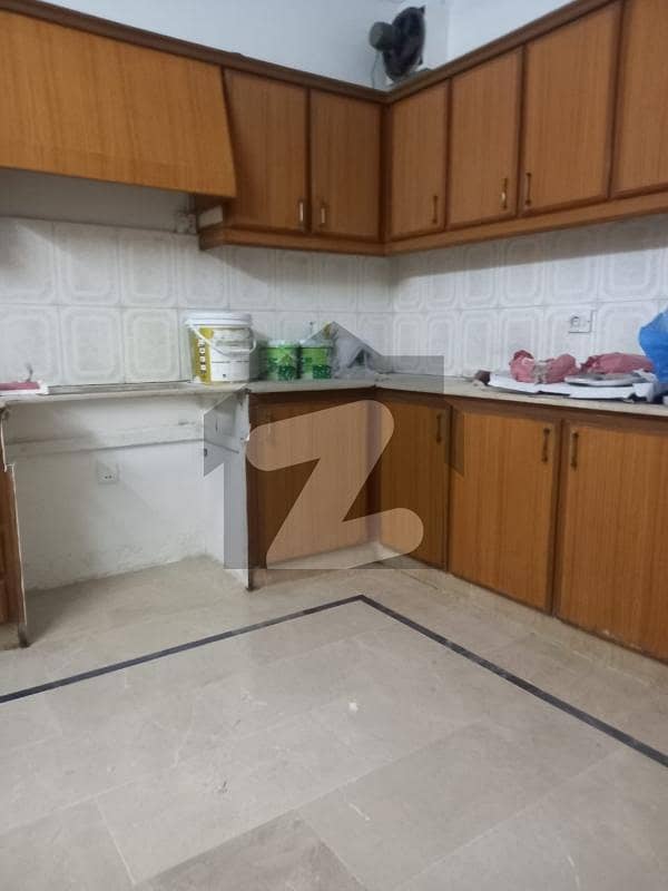 Portion Available for rent 1st floor Gulshan-e-iqbal block 6 400 yard 3Bed drawing dinning Portion Available for rent 1st floor Gulshan-e-iqbal block 6 400 yard 3Bed drawing dinning