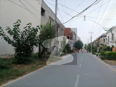 ایڈن بولیوارڈ ہاؤسنگ سکیم کالج روڈ,لاہور میں 5 مرلہ رہائشی پلاٹ 92.0 لاکھ میں برائے فروخت۔ ایڈن بولیوارڈ ہاؤسنگ سکیم کالج روڈ,لاہور میں 5 مرلہ رہائشی پلاٹ 92.0 لاکھ میں برائے فروخت۔