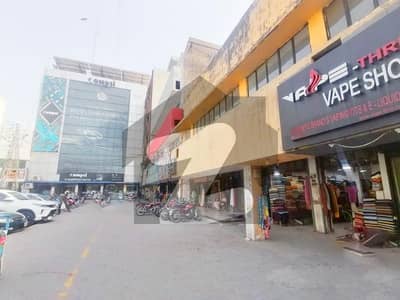 برکت مارکیٹ گارڈن ٹاؤن,لاہور میں 2 مرلہ دکان 3.15 کروڑ میں برائے فروخت۔
