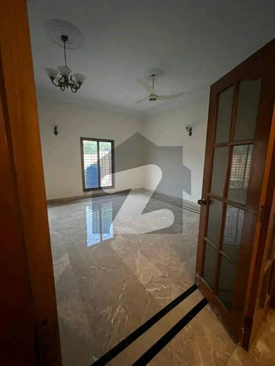 ڈی ایچ اے فیز 2 ڈیفنس (ڈی ایچ اے),لاہور میں 6 کمروں کا 1 کنال مکان 2.25 لاکھ میں کرایہ پر دستیاب ہے۔