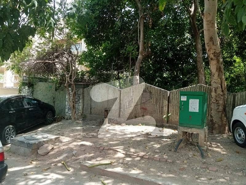 666 Square Yards Residential Plot Up For Sale In F-7/4 666 Square Yards Residential Plot Up For Sale In F-7/4