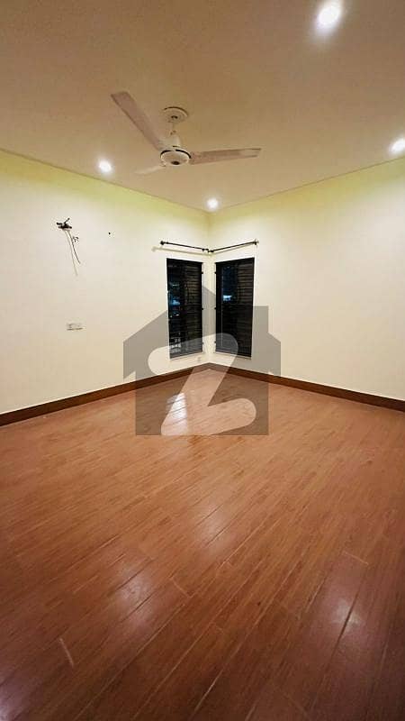 1 Kanal Facing Golf Villa 1 Kanal Facing Golf Villa