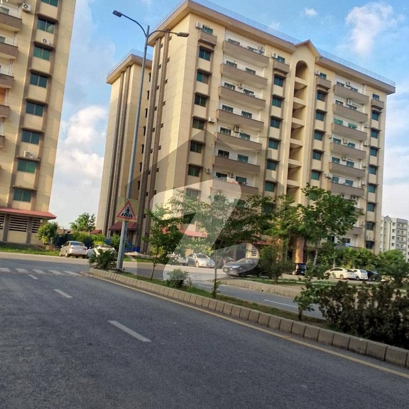 10 MARLA 3 BEDROOM APARTMENT AVAILABLE FOR RENT 10 MARLA 3 BEDROOM APARTMENT AVAILABLE FOR RENT