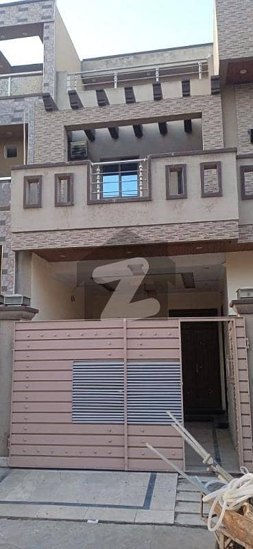 الرحمان گارڈن فیز 2 الرحمان گارڈن,لاہور میں 5 کمروں کا 5 مرلہ مکان 1.4 کروڑ میں برائے فروخت۔ الرحمان گارڈن فیز 2 الرحمان گارڈن,لاہور میں 5 کمروں کا 5 مرلہ مکان 1.4 کروڑ میں برائے فروخت۔