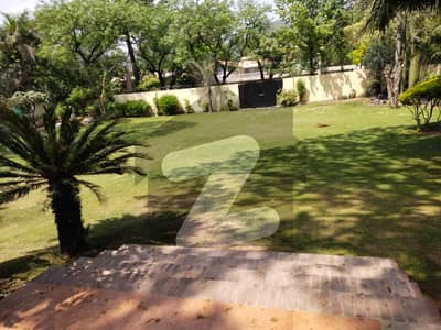 Beautiful Location Plot For Sale In E7