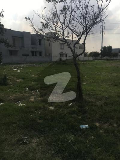 ڈی ایچ اے فیز 7 - بلاک وائے فیز 7,ڈیفنس (ڈی ایچ اے),لاہور میں 1 کنال رہائشی پلاٹ 3.25 کروڑ میں برائے فروخت۔ ڈی ایچ اے فیز 7 - بلاک وائے فیز 7,ڈیفنس (ڈی ایچ اے),لاہور میں 1 کنال رہائشی پلاٹ 3.25 کروڑ میں برائے فروخت۔